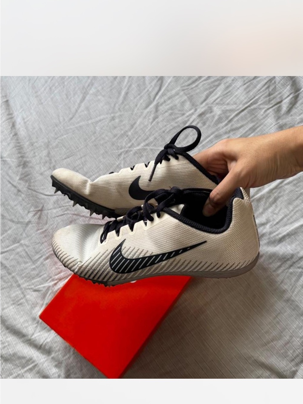 Nike Men’s 7.5, Women’s 9 White and Black Athletic Track Spikes